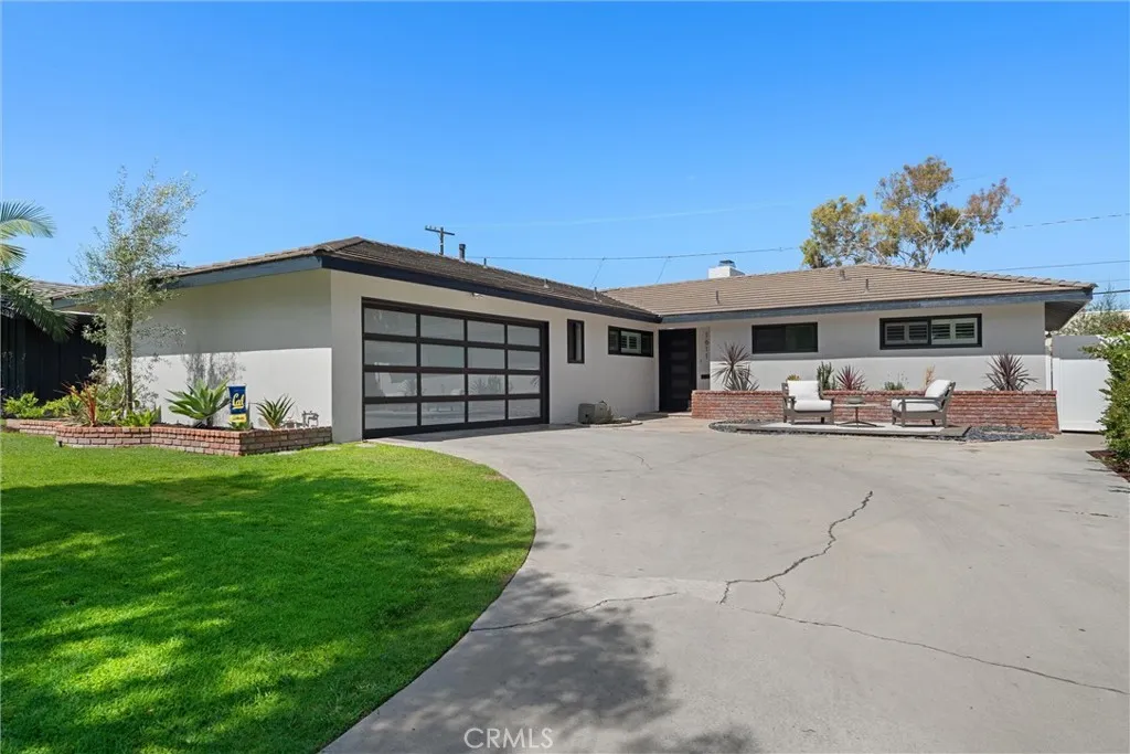 1611 N Greenbrier Road, Long Beach, California 90815 home-pic-0